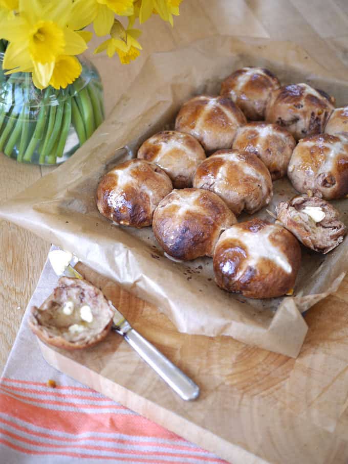 Chocolate Orange Hot Cross Bun - A delicious teatime treat for Easter, a twist on the original and a really fun bake over the spring holiday period. | http://pattern-ward.live