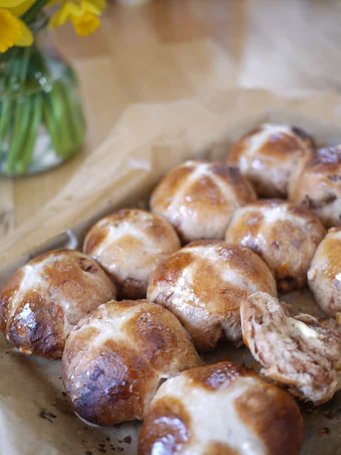 Chocolate Orange Hot Cross Bun - A delicious teatime treat for Easter, a twist on the original and a really fun bake over the spring holiday period. | http://pattern-ward.live