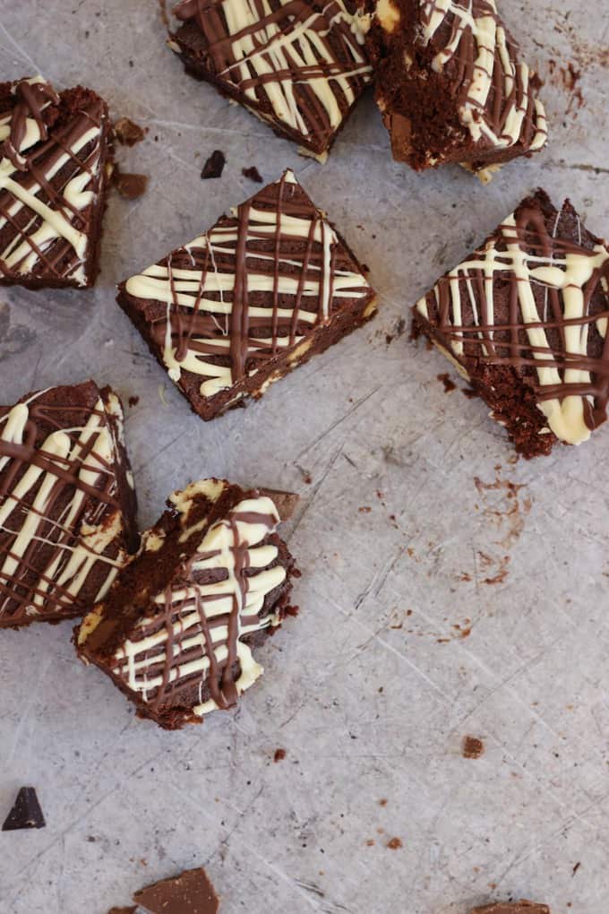 Double Chocolate Microwave Brownies - Stop what you're doing, microwave brownies are a thing and they ARE SO GOOD! They can be yours in under 30 minutes... Fudgy, chocolatey deliciousness microwaved in a flash. The perfect cake, pudding, dessert, gift or treat, these are the real deal! https://pattern-ward.live
